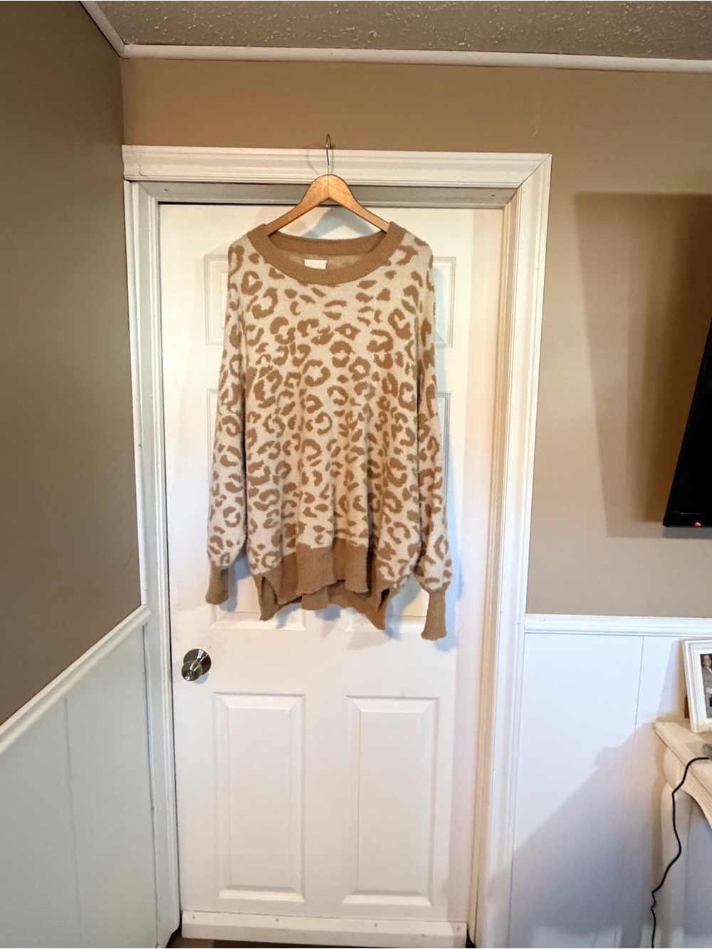 aerie Cream & Tan Leopard-Print Crewneck Sweater - Picture 11 of 13